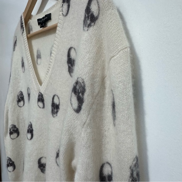 Skull Cashmere Sweater Women Medium V-Neck Skull Print Pullover Relaxed Fit - Picture 4 of 13
